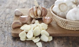 Mặt nạ tỏi giúp trẻ hóa khuôn mặt