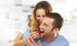 Thực phẩm giàu Flavonoid tăng cường khả năng "yêu" của chàng
