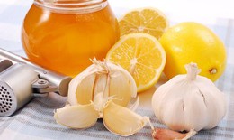 Bài thuốc từ tỏi và chanh giúp đánh bay mỡ bụng