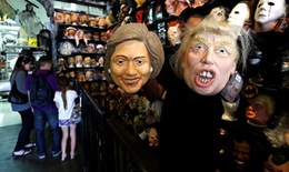Mặt nạ Trump hút khách hơn Clinton dịp Halloween
