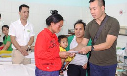 Xạ thủ Hoàng Xuân Vinh khai trương Nồi cháo nhân ái vì người bệnh nghèo