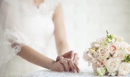 Hoa hồng cầm tay tuyệt đẹp cho cô dâu