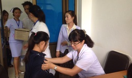 Bác sĩ viện K khám chữa bệnh miễn phí cho 500 người dân tại Lào