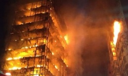 Cao ốc Brazil đổ sập sau 90 ph&#250;t hỏa hoạn
