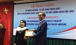 Trao tặng Kỷ niệm chương Vì Sức khỏe Nhân dân cho Cố vấn JICA