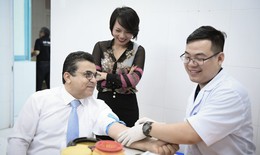 Đại sứ Palestine tại Việt Nam tham gia hiến máu cứu người
