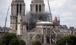 Các tỷ phú cam kết khôi phục Nhà thờ Đức bà Paris vẫn chưa chuyển 1 xu