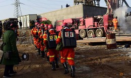 Trung Quốc giải cứu những thợ mỏ đầu tiên mắc kẹt trong vụ sập mỏ vàng