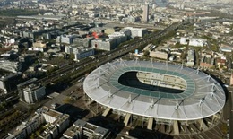 Sân vận động khổng lồ ở Pháp biến thành điểm tiêm phòng