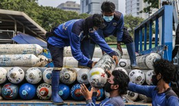 Indonesia nhập khẩu oxy để điều trị cho bệnh nhân COVID-19