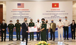 Hoa Kỳ hỗ trợ thiết bị x&#233;t nghiệm COVID-19 cho Việt Nam