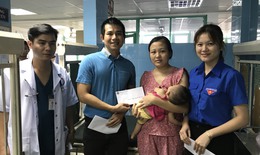 Hơn 60 suất quà tặng cho các bệnh nhi đang điều trị tại bệnh viện