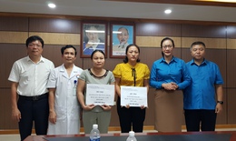 Chủ tịch Công đoàn Y tế Việt Nam thăm nhân viên y tế bị bào hành