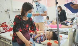 53 học sinh phải nhập viện nghi do bánh su kem nhiễm độc