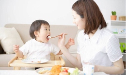 Làm gì khi trẻ bị nôn, trớ?