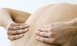 Viêm cột sống dính khớp, nên chữa ở đâu?