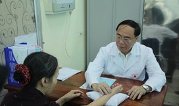 Theo chân thầy thuốc Học viện Y Dược học cổ truyền Việt Nam đến những vùng cao