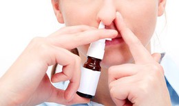 Nghẹt mũi, nên dùng thuốc uống hay thuốc xịt?