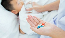 Hạ sốt cho trẻ thế nào để tránh ngộ độc thuốc?