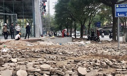 “Băm nát” vỉa hè Hà Nội - Ai chịu trách nhiệm?