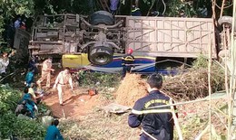 Dốc sức cứu chữa nạn nhân vụ tai nạn thảm khốc ở Kon Tum