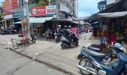 Khánh Hòa: Phát phiếu cho người dân đi chợ