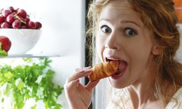 5 mẹo hay giúp tránh ăn vặt vào ban đêm