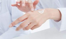 Lưu ý khi dùng thuốc sát khuẩn bôi ngoài da có iod