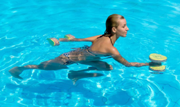 Thể dục nhịp điệu dưới nước- môn thể thao lý tưởng cho người đau khớp gối