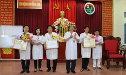 Trao bằng khen của Bộ trưởng Y tế cho 3 bác sĩ hiến máu cứu sống sản phụ