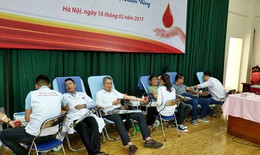 Thầy thuốc trẻ Việt Nam hiến máu vì người bệnh