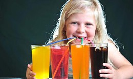 Thường xuyên uống nước ngọt có gas, trẻ dễ mắc bệnh gan nhiễm mỡ