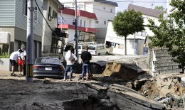 Động đất rung chuyển đảo Hokkaido, Nhật Bản,  chôn vùi nhiều nhà cửa