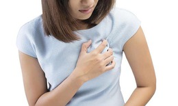 Đau ngực kèm khó thở, bệnh nhân trẻ tuổi phát hiện viêm cơ tim cấp biến chứng rối loạn nhịp nguy hiểm