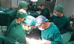 Bệnh viện Phổi trung ương lại cắt khối u trung thất phức tạp sử dụng m&#225;y tim phổi nh&#226;n tạo