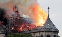 Cháy kinh hoàng ở Nhà thờ Đức Bà Paris