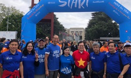 Bộ trưởng Y tế Việt Nam cùng hàng nghìn người đi bộ tại Geneve để nâng cao sức khỏe