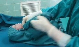 Xúc động xem một ca mổ đẻ của một sản phụ