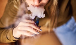 Nhiều người trẻ mắc bệnh phổi liên quan đến thuốc lá điện tử, Ấn Độ ban hành lệnh cấm
