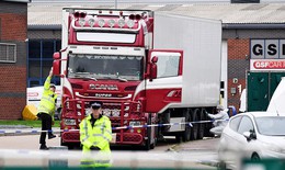 Các nạn nhân trong xe tải đông lạnh cố gắng đập cửa cầu cứu trước khi chết?