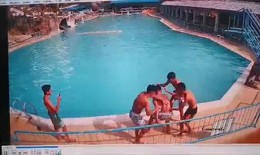 Nam thanh niên suýt chết trong bể bơi vì bị bạn bè đùa nghịch