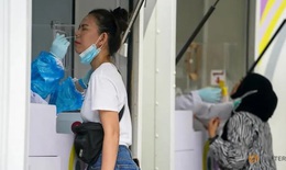 Hơn chục bệnh viện ở Bangkok ngừng xét nghiệm COVID-19 do thiếu nguồn cung