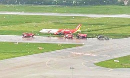 Đình chỉ phi hành đoàn, tạm giữ bằng lái phi công điều khiển máy bay trượt khỏi đường băng