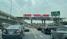 Ùn ứ dài trên cao tốc Pháp Vân - Cầu Giẽ - Ninh Bình sáng mùng 2 Tết