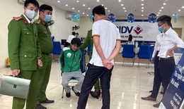 Bắt tại trận kẻ cướp ngân hàng BIDV ở Hà Nội