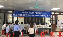 Tiêm vắc xin cho lực lượng tham gia chống dịch tại Bắc Giang