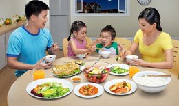 Bữa cơm gia đình giúp duy trì chế độ ăn uống cân bằng