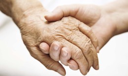 Bệnh Alzheimer- Đâu chỉ là chuyện  chữa trị 