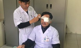 Thái Bình: Đang cấp cứu bệnh nhân, bác sĩ bị đánh gẫy xương sống mũi, chấn thương mắt trái