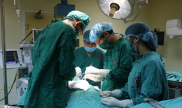 Phẫu thuật cắt u thực quản 1/3 dưới kh&#244;ng mở ngực